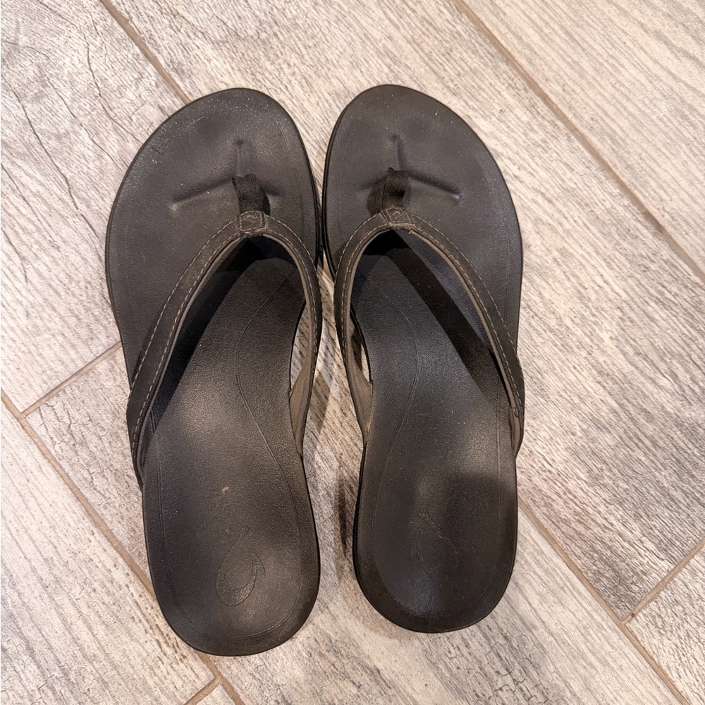 OluKai Women's Black Sandals